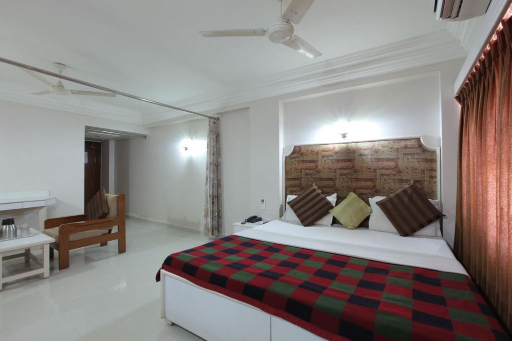 Hotel Prudent Vadodara Camera foto