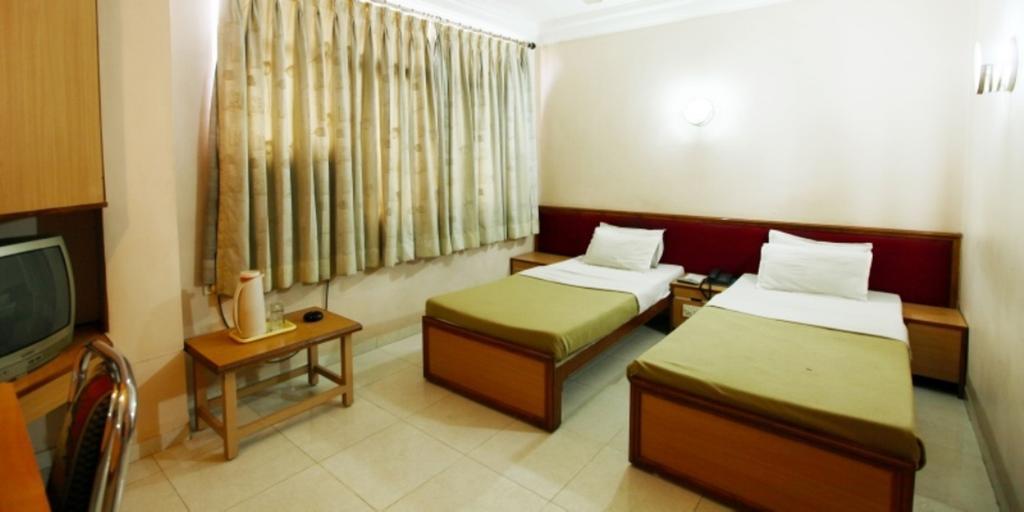Hotel Prudent Vadodara Camera foto