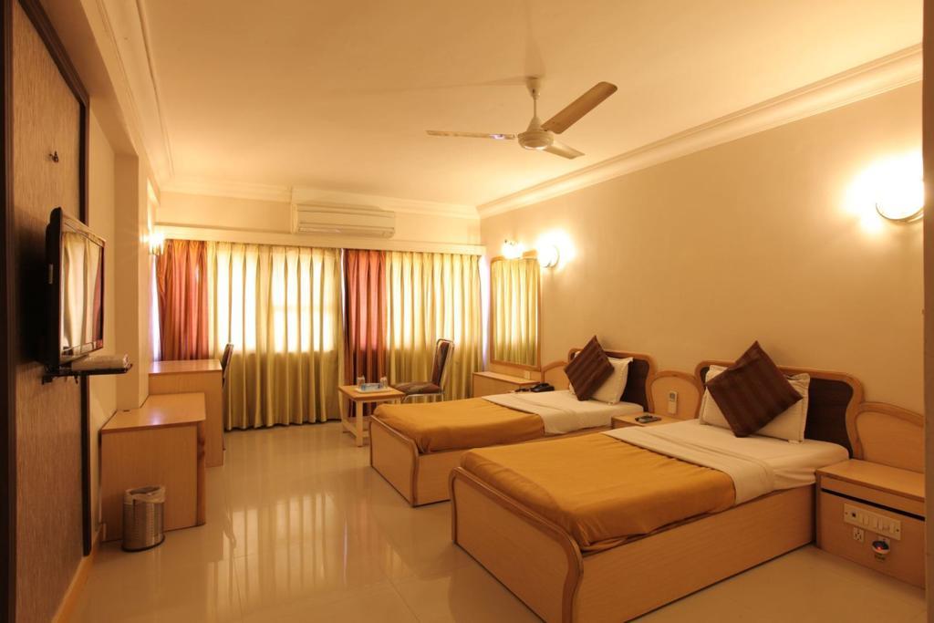 Hotel Prudent Vadodara Camera foto