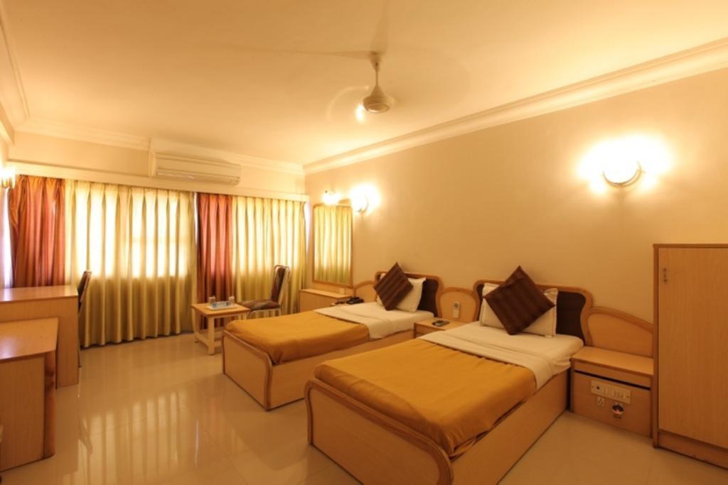 Hotel Prudent Vadodara Camera foto