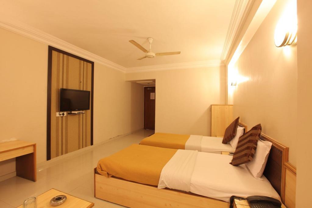 Hotel Prudent Vadodara Camera foto