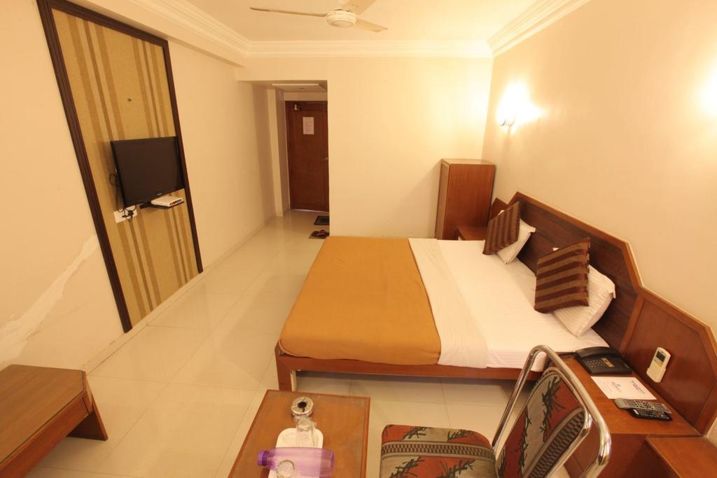 Hotel Prudent Vadodara Camera foto