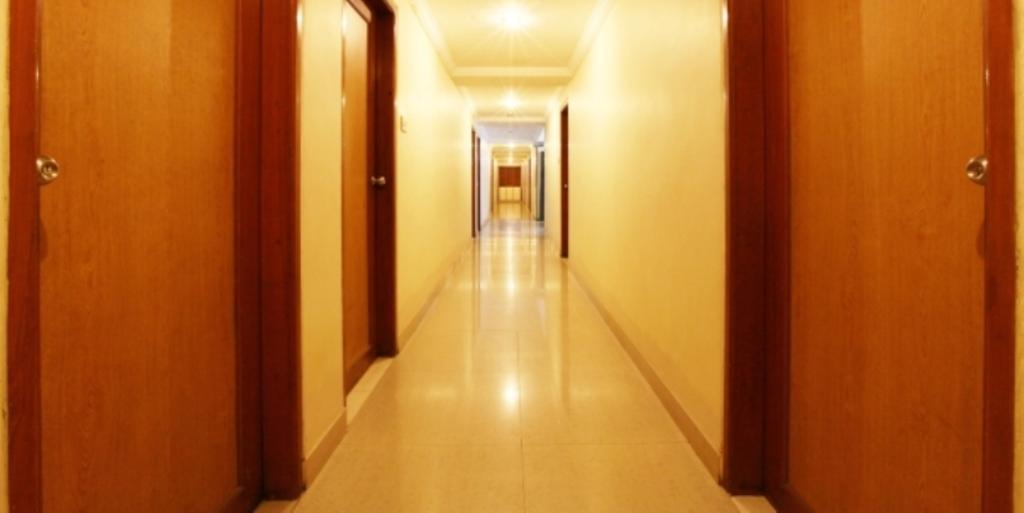 Hotel Prudent Vadodara Esterno foto